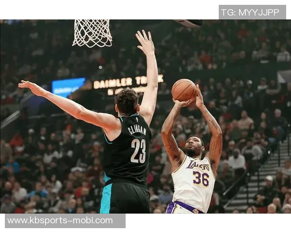 湖人本季失利均为两位数分差上季引入卢卡后13场比赛输掉8场同样分差惨重